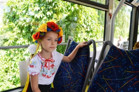 По Кременчугу ездит патриотический "Читающий троллейбус"