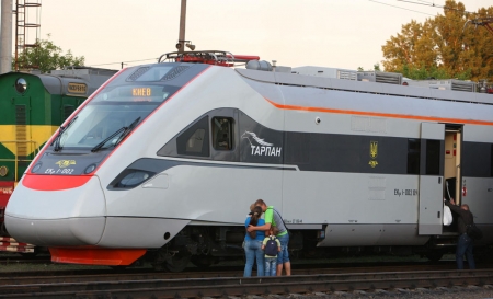 Скоростные поезда КВСЗ получили имя - «Тарпан»