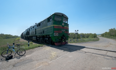 Нетрезвый велосипедист, попав под поезд «Полтава-Кременчуг», отделался царапинами