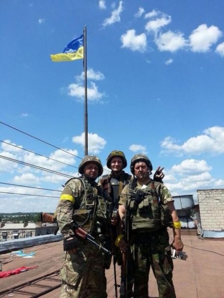 Над Славянском установили украинский флаг