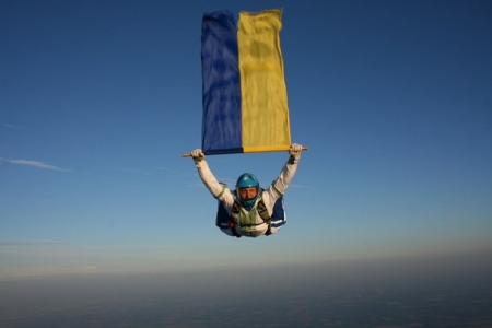 Кременчужанин развернул флаг Украины на высоте 4200 метров