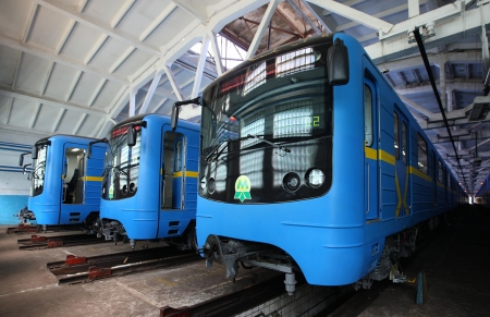Под Полтавой вандалы повредили вагоны метро КВСЗ, отправленные в Киев
