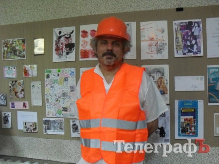 В Кременчуге показали искусство мейл-арта на картинах без Ленина