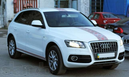 По Кременчугу ездит машина-вышиванка