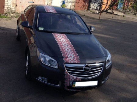 По Кременчугу ездит машина-вышиванка