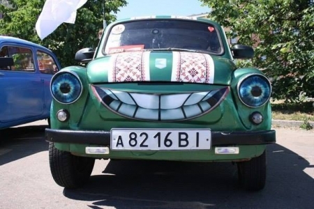 По Кременчугу ездит машина-вышиванка