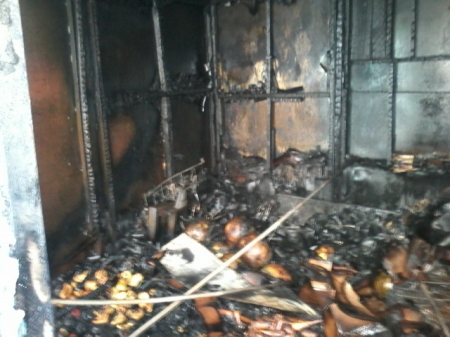 На ул. Мира сгорел киоск с овощами