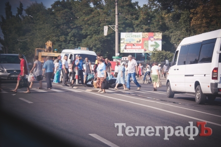 В Кременчуге на остановке "Водоканал" ДТП с мотоциклистом