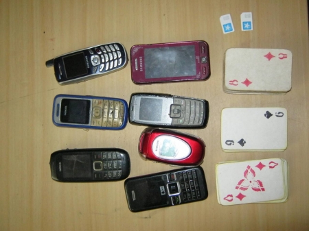 У заключенных Кременчугской колонии нашли ножи, брагу и телефоны