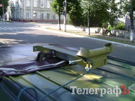 Кременчугские умельцы отправили в зону АТО автомобиль с усовершенствованной станиной для пулемёта