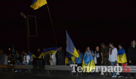 Живая цепь «Мосты единства» в Кременчуге Живая цепь «Мосты единства» в Кременчуге