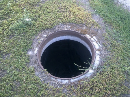 Кременчужане продолжают находить открытые люки