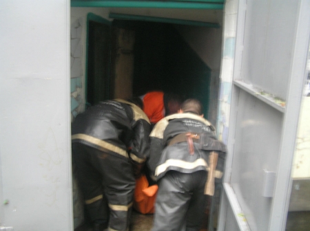 Кременчужанина из ямы доставали шесть спасателей