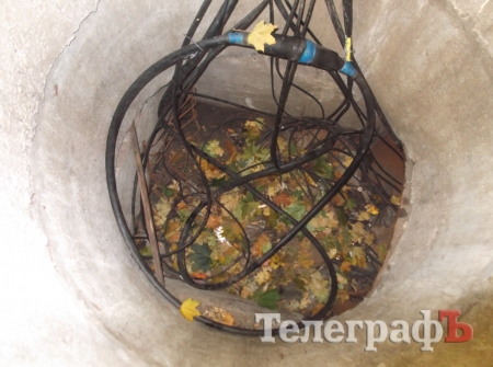 В Кременчуге маленький ребёнок упал в колодец у тротуара