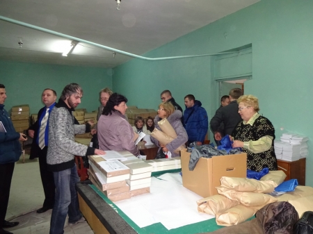 Участковые комиссии сегодня получают от окружкома Кременчуга бюллетени, протоколы, урны и канцтовары