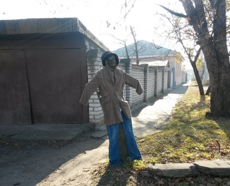 Приколы нашего городка: в Кременчуге гаражи под охраной фантома