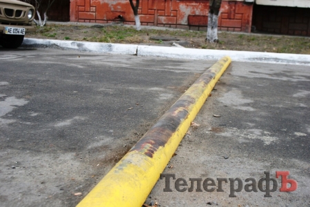 Кременчужане выясняют, для кого лежит «лежачий полицейский» Кременчужане выясняют, для кого лежит «лежачий полицейский»