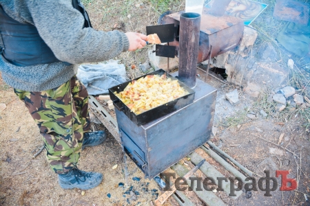Кіборги просили у кременчужан хліба і води - волонтери привезли і потрапили під обстріл