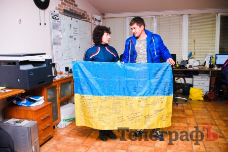 Кіборги просили у кременчужан хліба і води - волонтери привезли і потрапили під обстріл