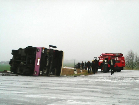 На Полтавщине перевернулся автобус: двое погибших, 12 травмированных