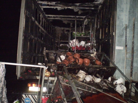 Под Кременчугом ночью горел грузовик с цветами