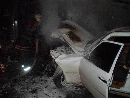 В Кременчуге сегодня утром Mercedes попал в ДТП и загорелся