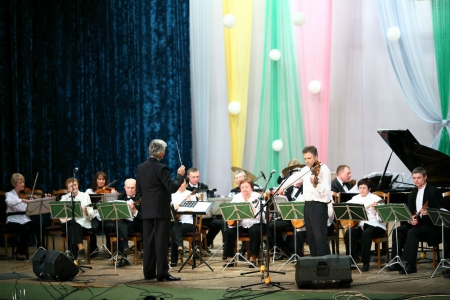 В Кременчуге учителя музыкальной школы собрали для военных 4,5 тыс грн