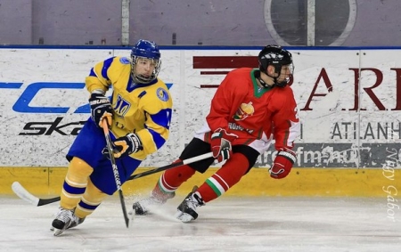 Экс-игрок ХК "Кременчуг" помог Украине выиграть на Чемпионате Мира по хоккею Экс-игрок ХК "Кременчуг" помог Украине выиграть на Чемпионате Мира по хоккею