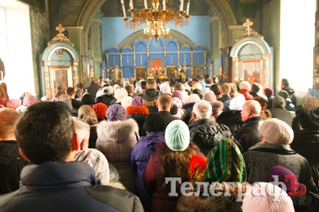 Cвященный ковчег с мощами привезли в Кременчуг Cвященный ковчег с мощами привезли в Кременчуг