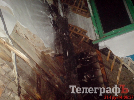 В Кременчуге по неосторожности подожгли подъезд дома