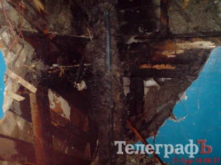 В Кременчуге по неосторожности подожгли подъезд дома