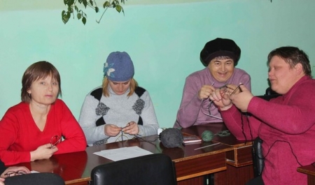 Свяжем варежки для солдат вместе с кременчужанкой Аней!