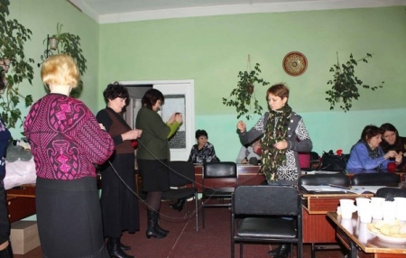 Свяжем варежки для солдат вместе с кременчужанкой Аней!