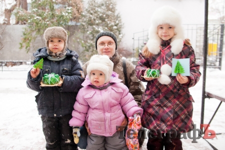 Кременчугские детки продолжают дарить подарки военным к Новому Году