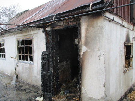 На пожаре кременчугские спасатели обнаружили мужчину с рваной раной шеи