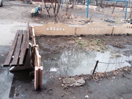 В Кременчуге из-за канализационного люка "завонялись котики"