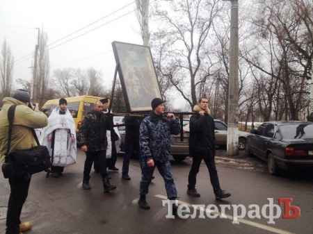 Кременчужане прошли Крестным ходом по городу Кременчужане прошли Крестным ходом по городу