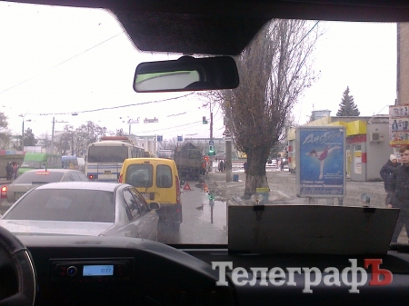 В Кременчуге в районе ж/д вокзала - пробка