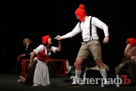 На спектакле театра “Аскал” кременчужане танцевали и ели пирожки с капустой