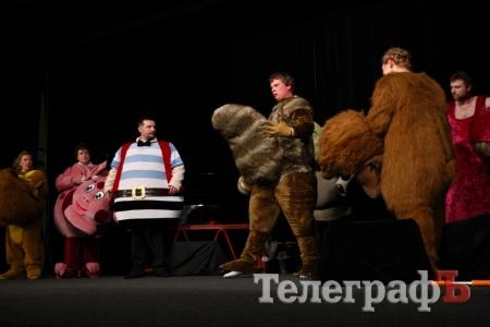 На спектакле театра “Аскал” кременчужане танцевали и ели пирожки с капустой