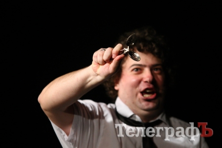 На спектакле театра “Аскал” кременчужане танцевали и ели пирожки с капустой