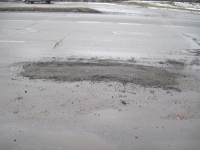 После ремонта дороги "ямки снова стали ямками"