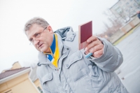 В Кременчуге гражданин России Юрий Жоган сжёг свой паспорт РФ