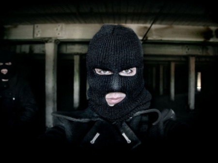 В Кременчуге напали на бизнесмена – забрали 13 тыс грн и 10 тысяч в валюте В Кременчуге напали на бизнесмена – забрали 13 тыс грн и 10 тысяч в валюте