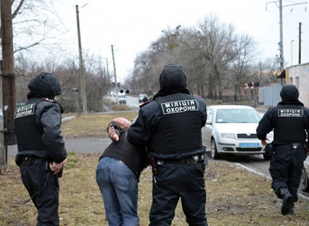 Милиция задержала двух воров при попытке обокрасть частный дом в Крюкове