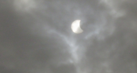 Затмение Солнца в Кременчуге - присылайте свои фото и видео