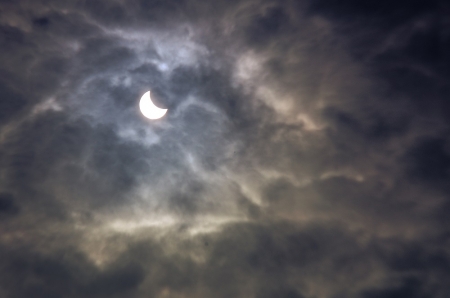 Затмение Солнца в Кременчуге - присылайте свои фото и видео