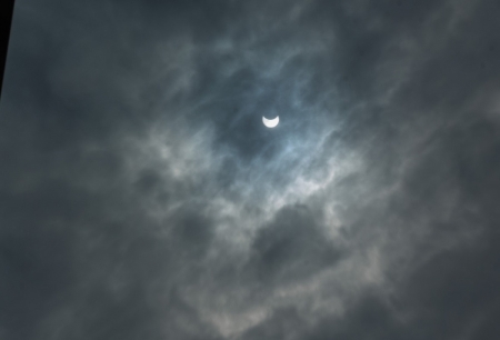 Затмение Солнца в Кременчуге - присылайте свои фото и видео