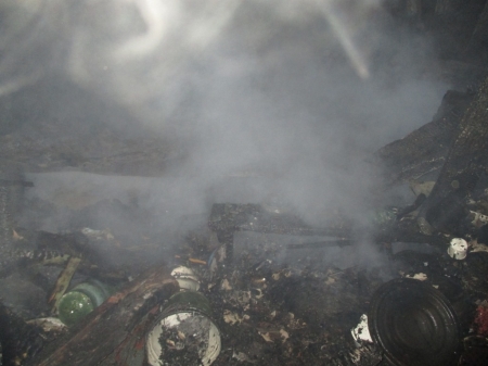 В Кременчуге у пенсионерки сгорела времянка и обуглилась стена дома