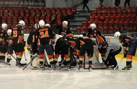 Сьогодні вболіваємо за кременчужан: хокей, футбол, бокс